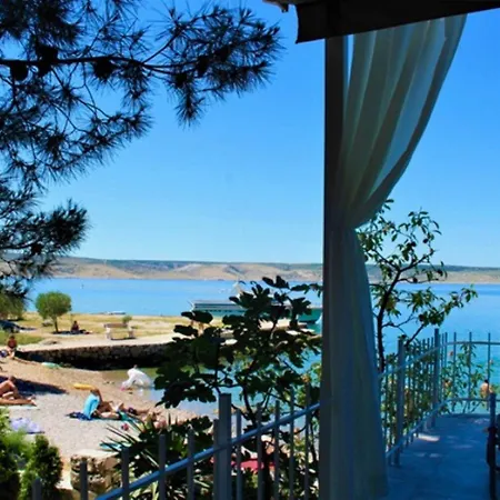 Helena - Beachfront Starigrad Paklenica