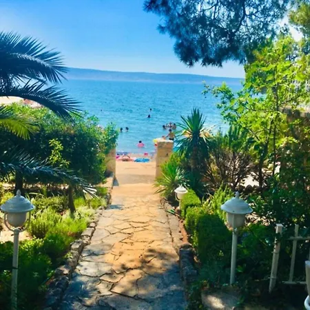 Helena - Beachfront