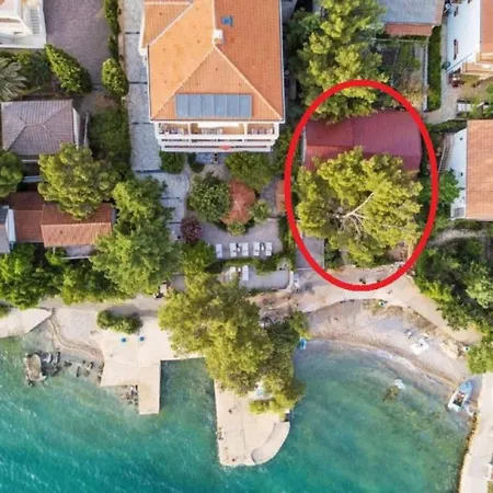Helena - Beachfront Starigrad Paklenica